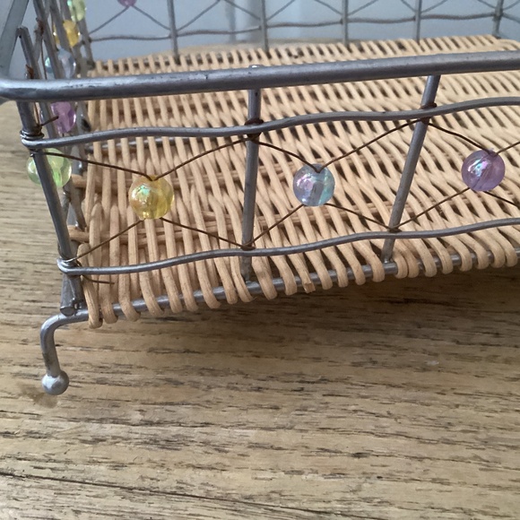 Beautiful Iridescent beaded basket - Picture 2 of 8